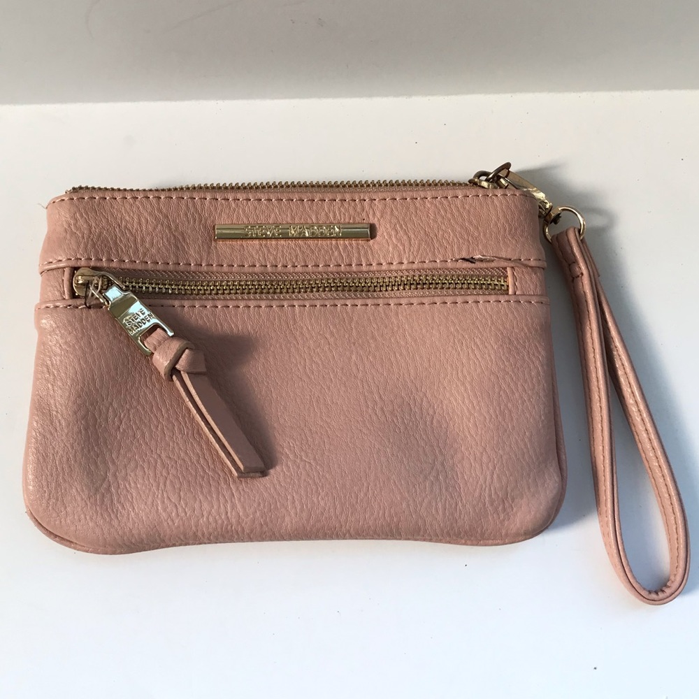 STEVE MADDEN WRISTLET w/ ID CARD✨❤️